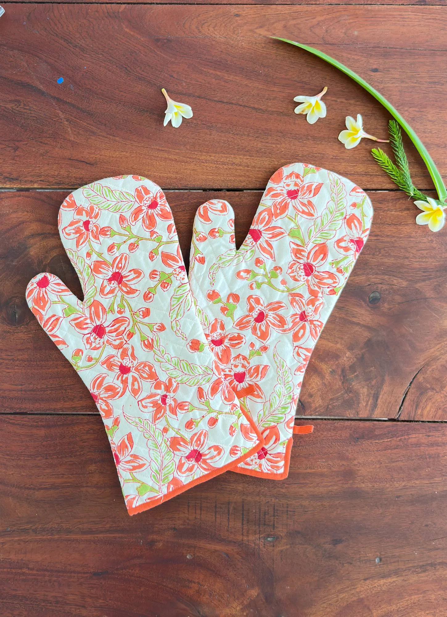 Hand Block Printed Oven Gloves: Secure and Protect Your Hands in Style